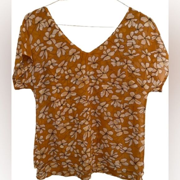 CAbi Gold and Cream Graphic Fitted Blouse - Picture 1 of 5